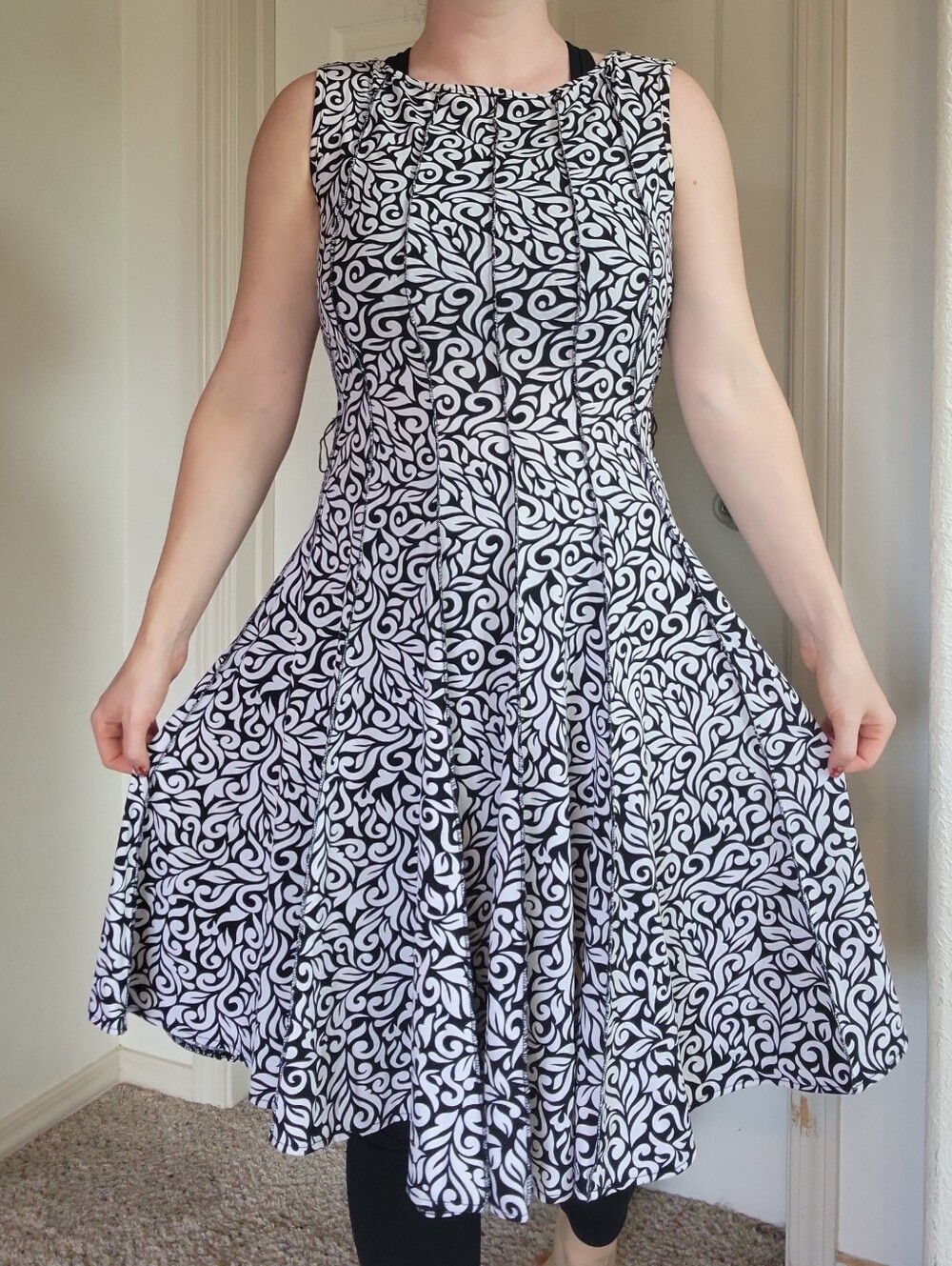 Haani Black and Offwhite Leaf Print Pleated Midi Dress Women's Size Petite M